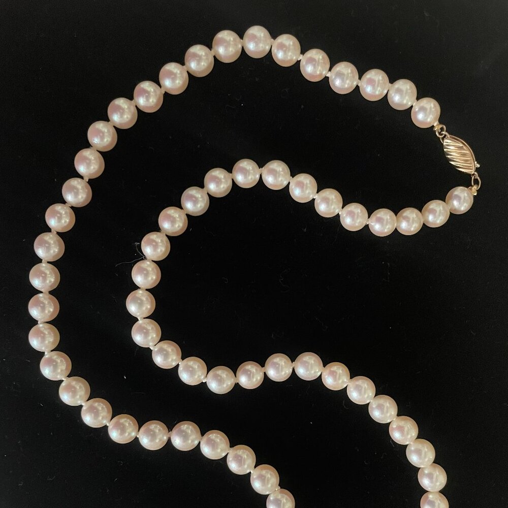 1995 Vintage Genuine 24" White Pearl Necklace w/ 14K Yellow Gold Clasp ~ EUC